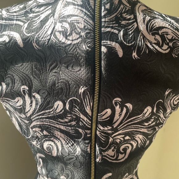 H&M Black Brocade Sleeveless Dress Size 6 - Picture 4 of 4